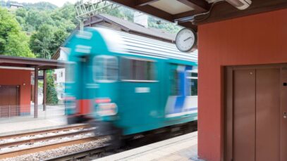 Italia moldoveancă aruncat în fața trenului