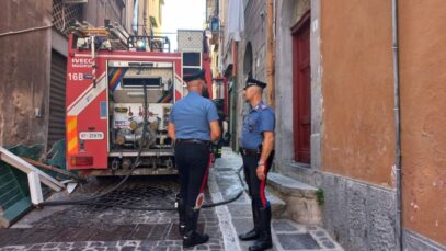 Butelia explodează în apartament, român în stare critică la Napoli